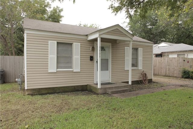 2809 S Hills Avenue, Fort Worth, TX 76109