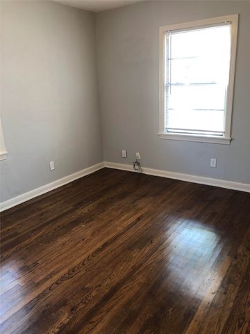 2809 S Hills Avenue, Fort Worth, TX 76109