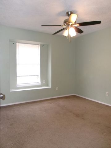 1022 S Center Street, Grand Prairie, TX 75051