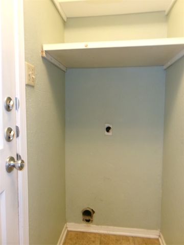 1022 S Center Street, Grand Prairie, TX 75051