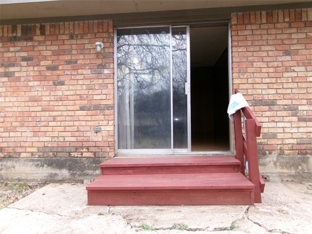 1022 S Center Street, Grand Prairie, TX 75051