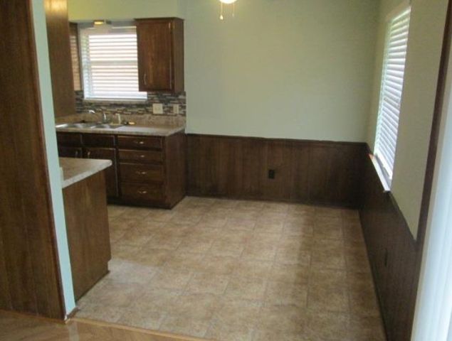 1022 S Center Street, Grand Prairie, TX 75051