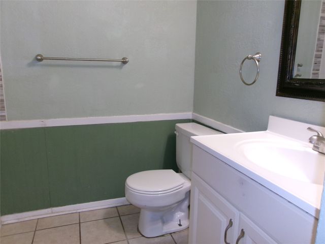 1022 S Center Street, Grand Prairie, TX 75051