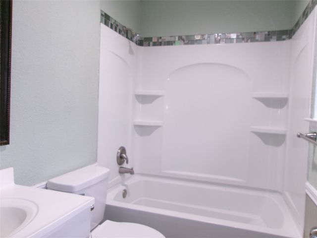 1022 S Center Street, Grand Prairie, TX 75051