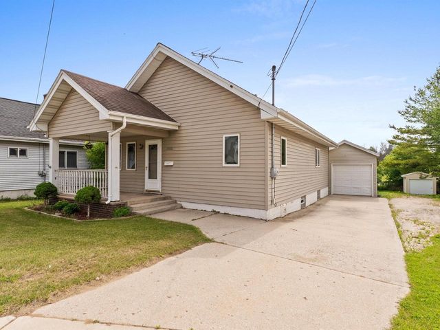 2906 Forest AVENUE, Two Rivers, WI 54241