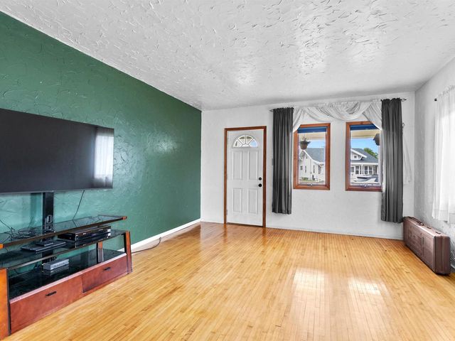 2906 Forest AVENUE, Two Rivers, WI 54241