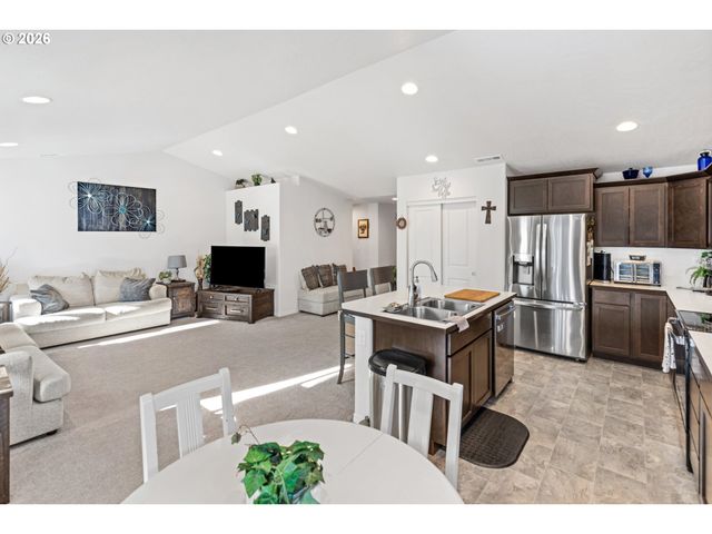 4 GREGORY St, Milton Freewater, OR 97862