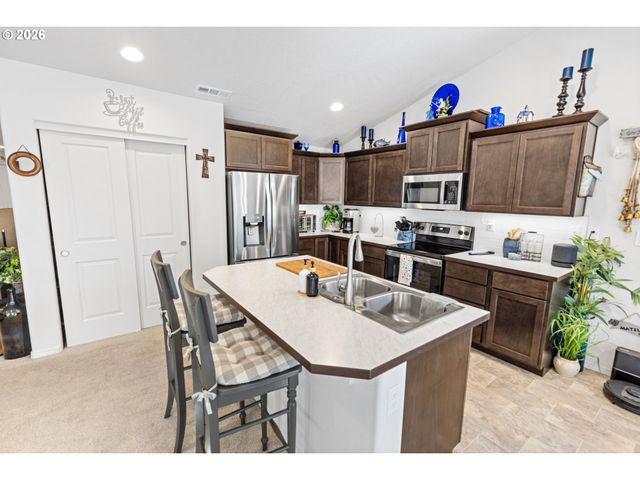 4 GREGORY St, Milton Freewater, OR 97862