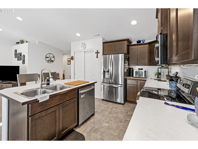 4 GREGORY St, Milton Freewater, OR 97862