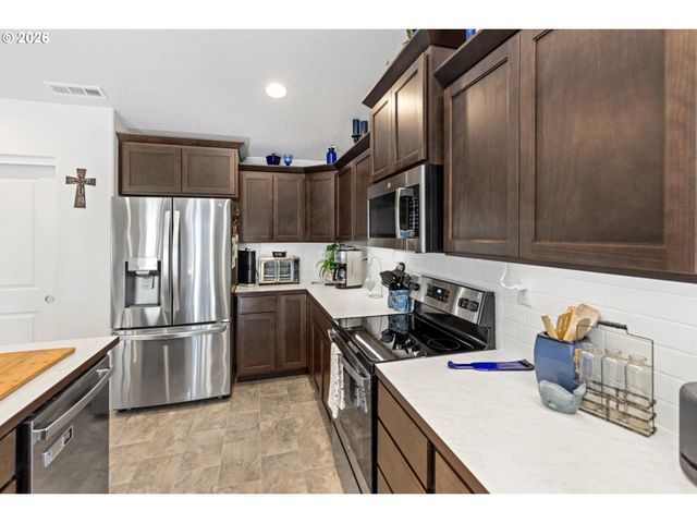 4 GREGORY St, Milton Freewater, OR 97862