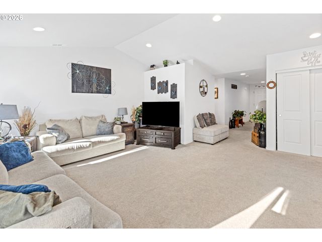 4 GREGORY St, Milton Freewater, OR 97862