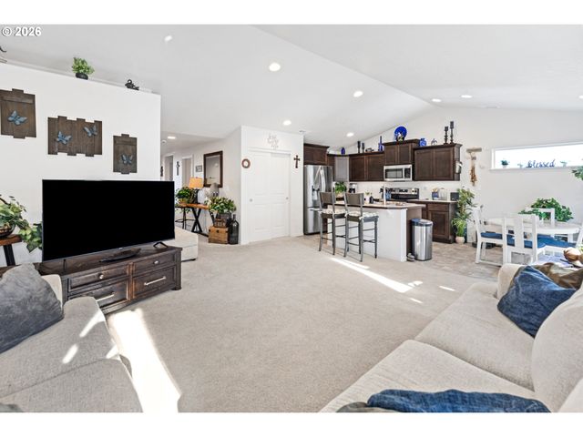 4 GREGORY St, Milton Freewater, OR 97862