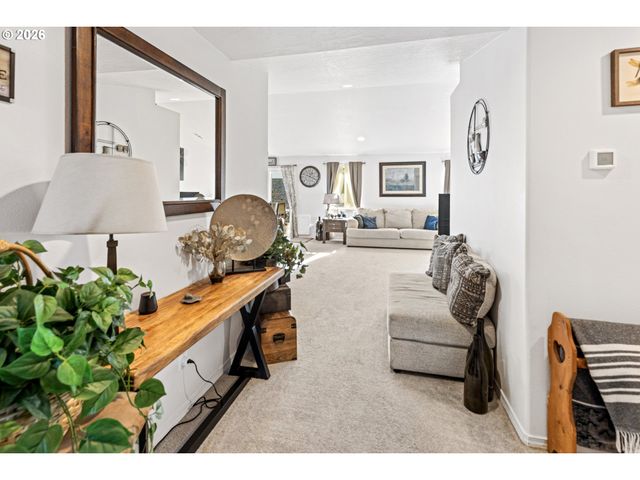 4 GREGORY St, Milton Freewater, OR 97862