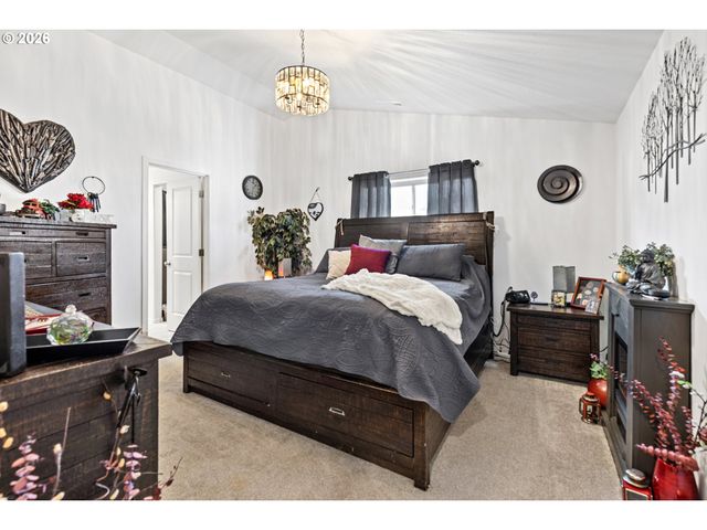 4 GREGORY St, Milton Freewater, OR 97862