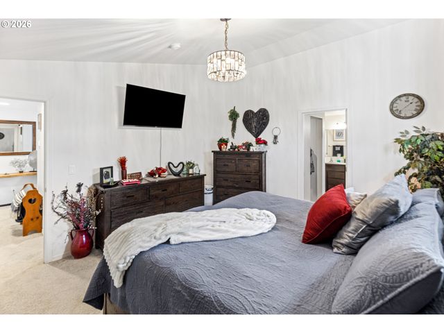 4 GREGORY St, Milton Freewater, OR 97862