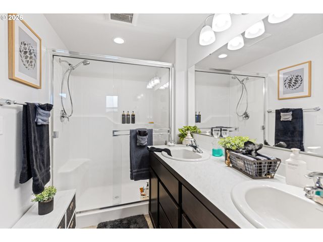 4 GREGORY St, Milton Freewater, OR 97862