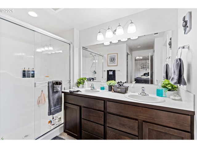 4 GREGORY St, Milton Freewater, OR 97862