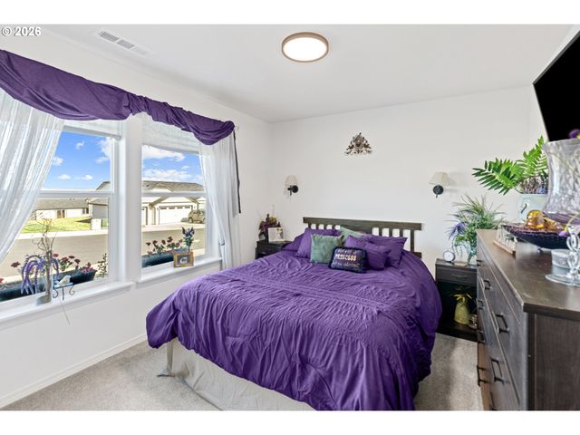 4 GREGORY St, Milton Freewater, OR 97862