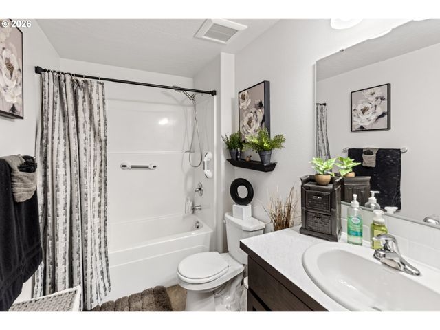 4 GREGORY St, Milton Freewater, OR 97862