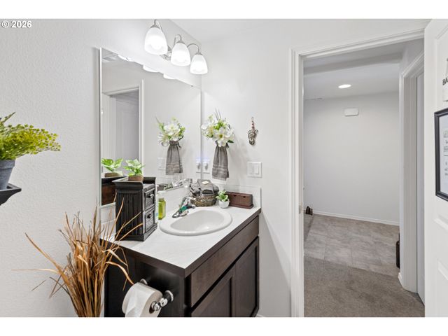 4 GREGORY St, Milton Freewater, OR 97862