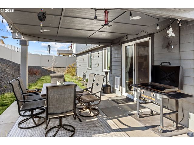 4 GREGORY St, Milton Freewater, OR 97862