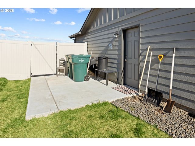 4 GREGORY St, Milton Freewater, OR 97862