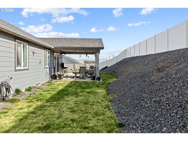 4 GREGORY St, Milton Freewater, OR 97862