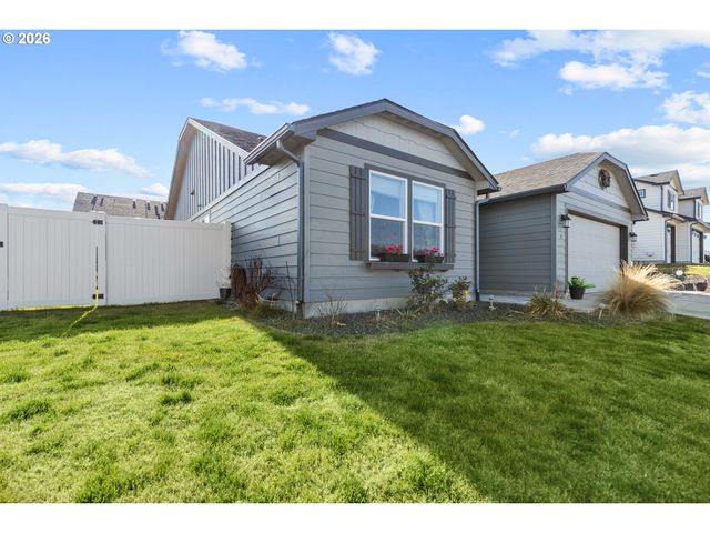 4 GREGORY St, Milton Freewater, OR 97862