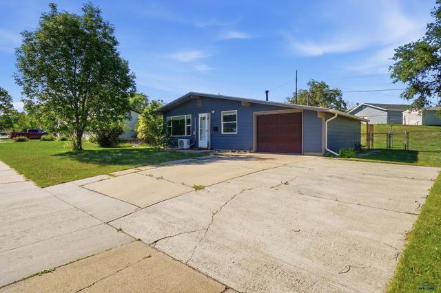 242 E FAIRMONT BLVD, Rapid City, SD 57701