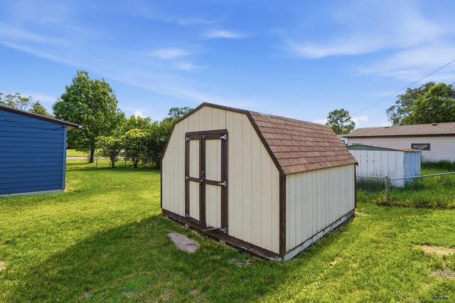 242 E FAIRMONT BLVD, Rapid City, SD 57701