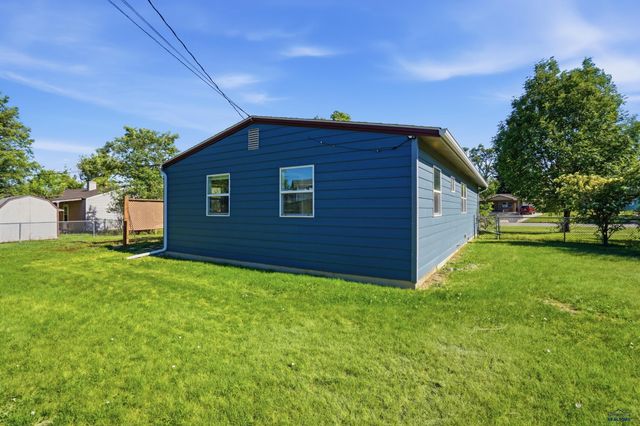 242 E FAIRMONT BLVD, Rapid City, SD 57701