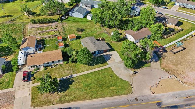 242 E FAIRMONT BLVD, Rapid City, SD 57701