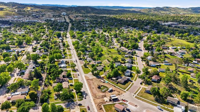 242 E FAIRMONT BLVD, Rapid City, SD 57701