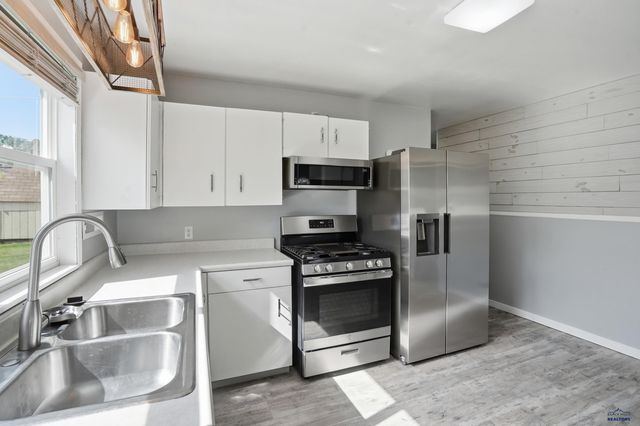242 E FAIRMONT BLVD, Rapid City, SD 57701