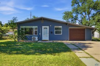 242 E FAIRMONT BLVD, Rapid City, SD 57701