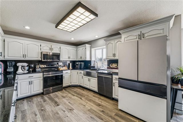 19439 254th Street, Tonganoxie, KS 66086