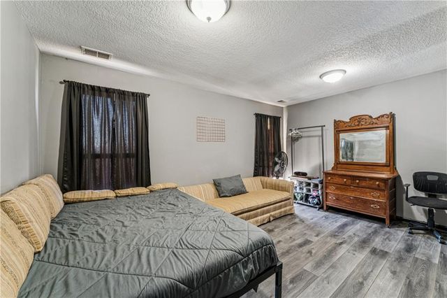 19439 254th Street, Tonganoxie, KS 66086