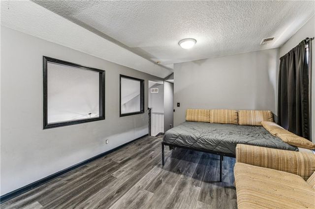 19439 254th Street, Tonganoxie, KS 66086