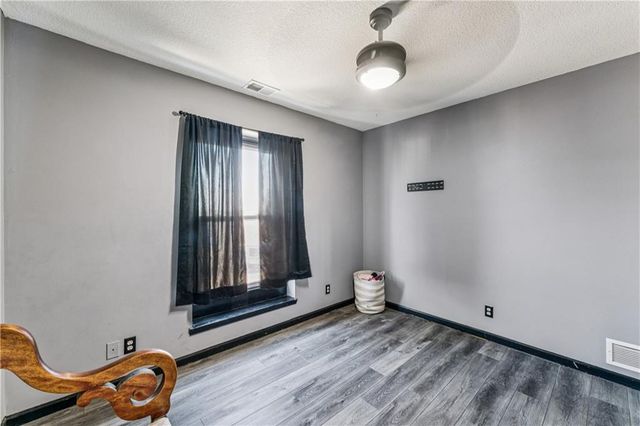 19439 254th Street, Tonganoxie, KS 66086