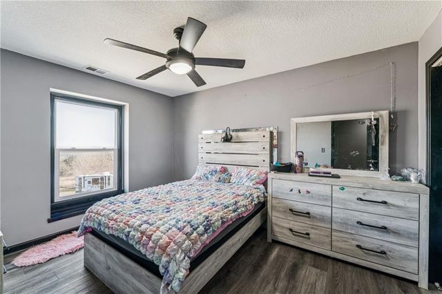 19439 254th Street, Tonganoxie, KS 66086