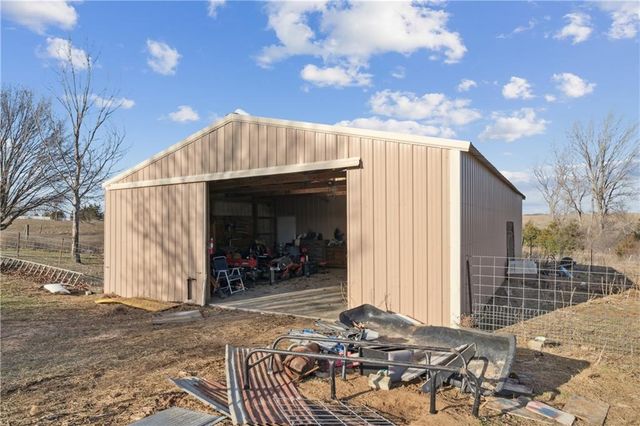 19439 254th Street, Tonganoxie, KS 66086