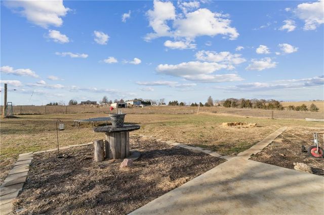 19439 254th Street, Tonganoxie, KS 66086