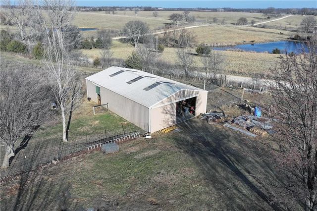 19439 254th Street, Tonganoxie, KS 66086