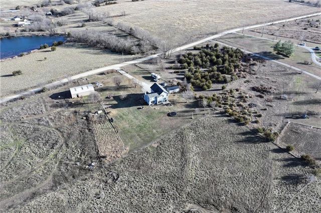 19439 254th Street, Tonganoxie, KS 66086