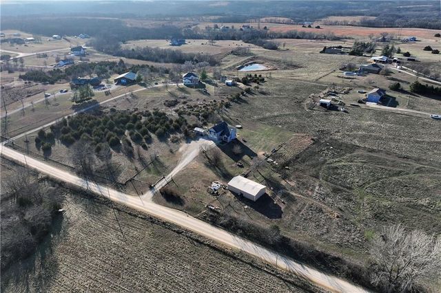 19439 254th Street, Tonganoxie, KS 66086