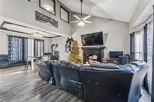 19439 254th Street, Tonganoxie, KS 66086