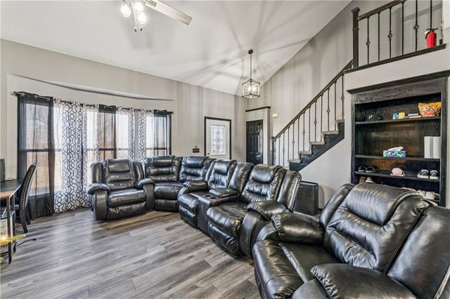 19439 254th Street, Tonganoxie, KS 66086