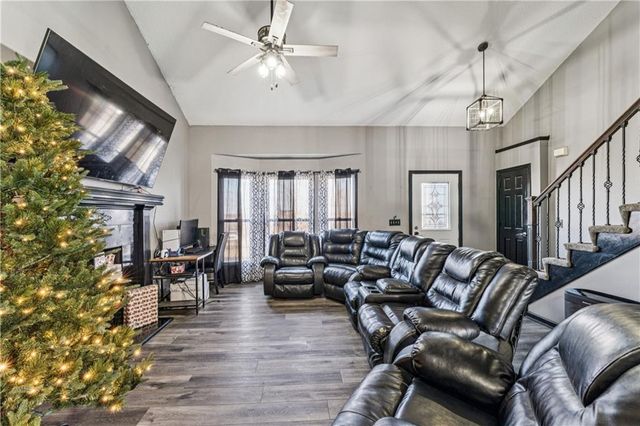 19439 254th Street, Tonganoxie, KS 66086