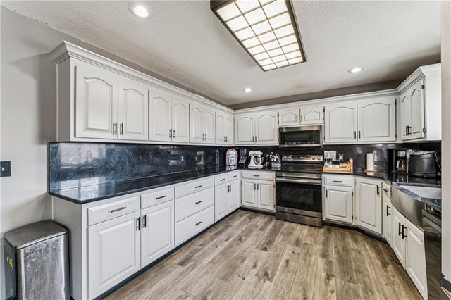 19439 254th Street, Tonganoxie, KS 66086