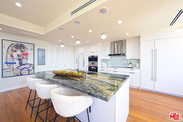 10601 Wilshire Boulevard 1404, Los Angeles, CA 90024